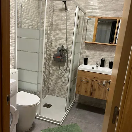 Nadiya App Pool, Parking *