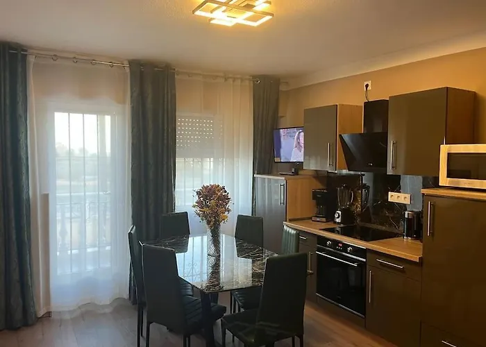 Nadiya App Pool, Parking Daire