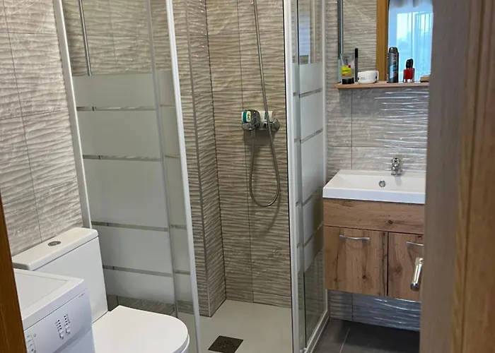 Daire Nadiya App Pool, Parking