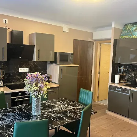 Nadiya App Pool, Parking Torrevieja