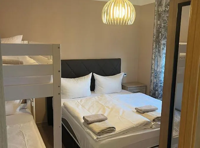 Nadiya App Pool, Parking * تورّيفيِخا