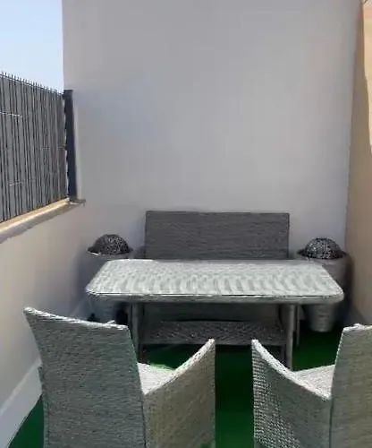 Nadiya App Pool, Parking