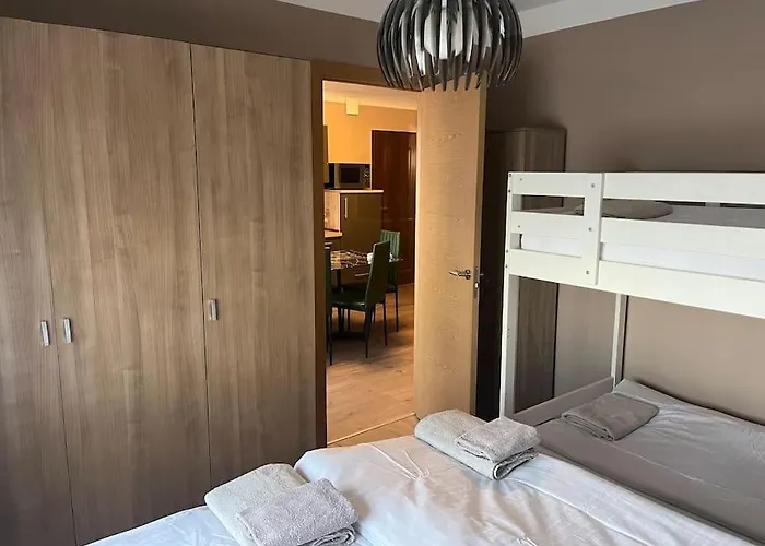 Nadiya App Pool, Parking شقة