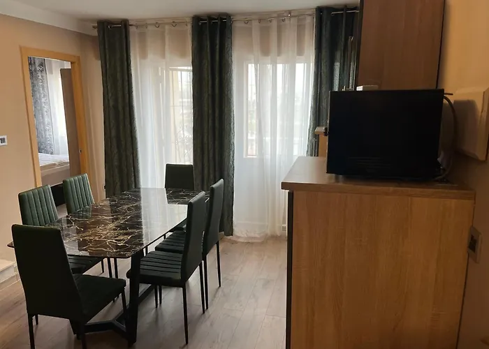 Nadiya App Pool, Parking